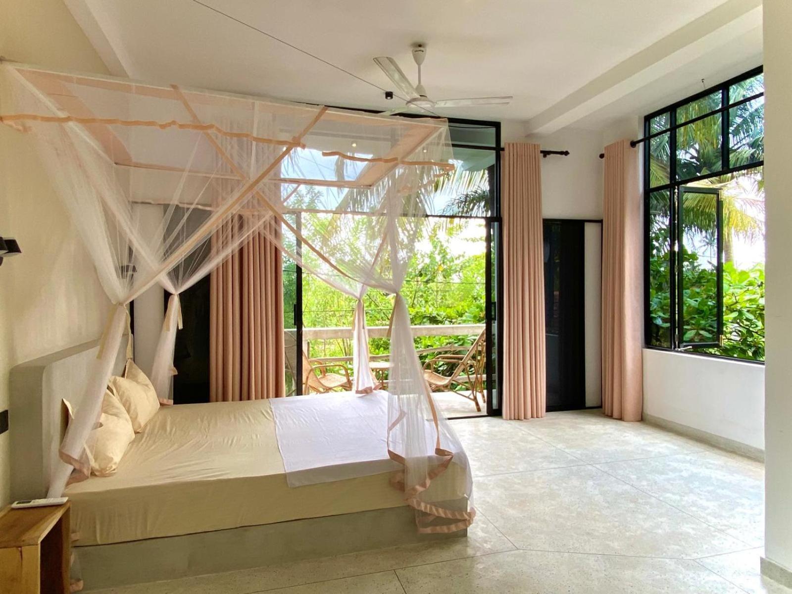Lotus Surf House Hotel Midigama Kelet Kültér fotó