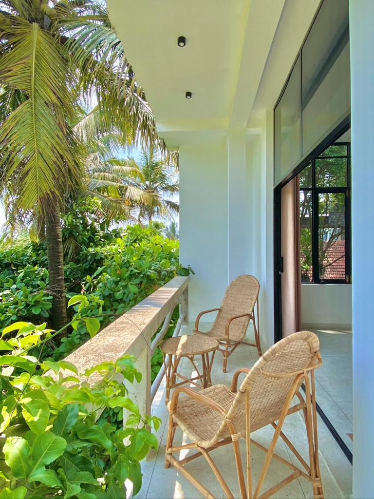 Lotus Surf House Hotel Midigama Kelet Kültér fotó
