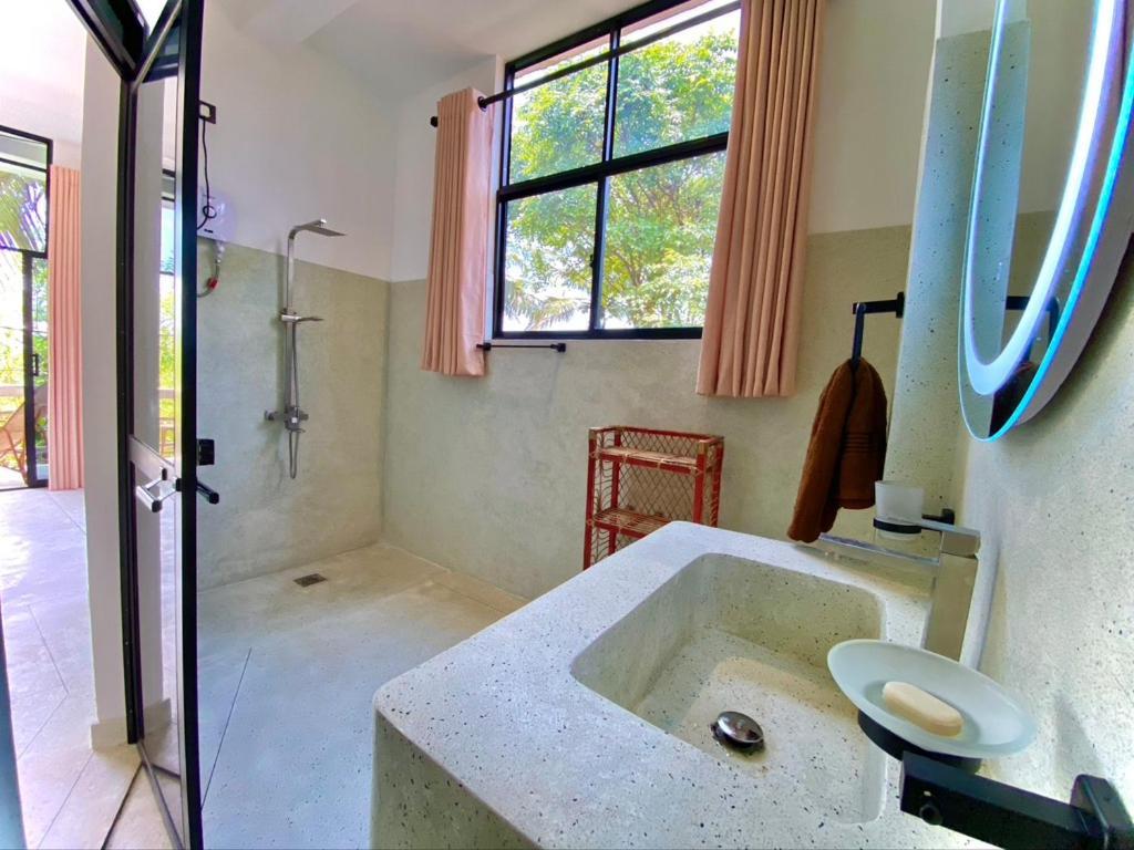 Lotus Surf House Hotel Midigama Kelet Kültér fotó